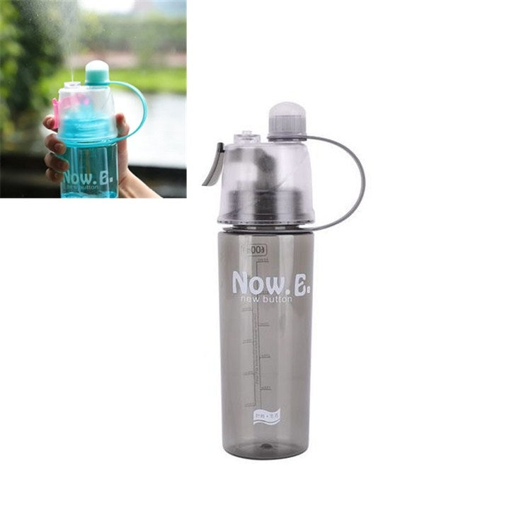 Kreative Sprühwasserflasche Sportflasche Tragbar mit Deckel Sommer Hydration Schönheit Kunststoffbecher 600ML (Schwarz)